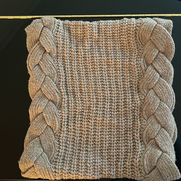 UGG Circular Scarf - Picture 2 of 4